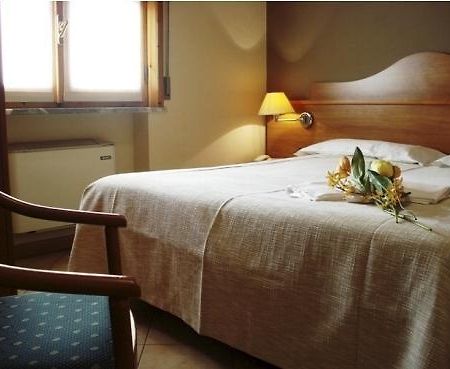 Hotel Trattoria Contini Sorbolo Ruang foto